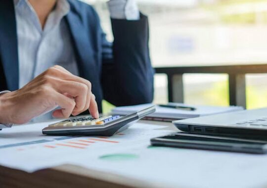 The Risks and Rewards of Taking Out a Pay Day Loan